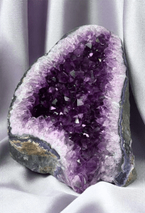 12 Easy Crystal Stones and Their Meanings for Everyday Use