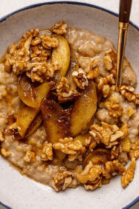 12 Apple Cinnamon Oatmeal Recipes That Taste Like Fall